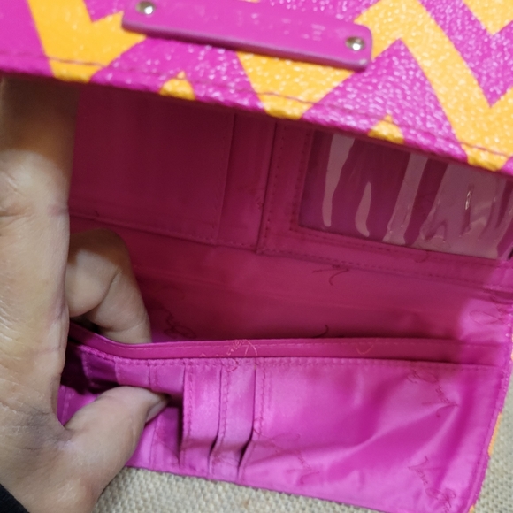 Vera Bradley ZIGGY ZAGS  Colorful Large Trifold WALLET - Picture 5 of 12